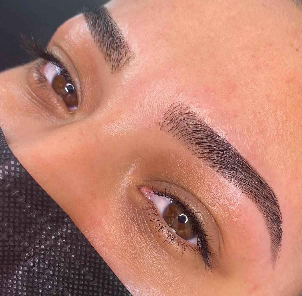 Micropigmentación de cejas - Trabajo realizado en Colima